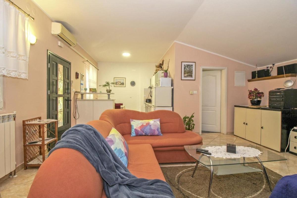 Dalibor in Jakačići - Haus für 2-4 Personen Gračišće Exterior foto